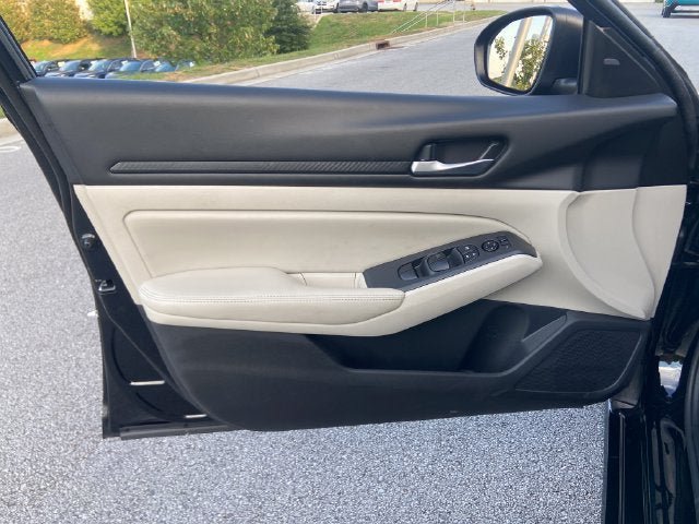 Used 2025 Nissan Altima 2.5 SV FWD image 18