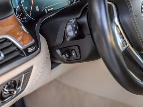 Used 2018 BMW 740i image 26