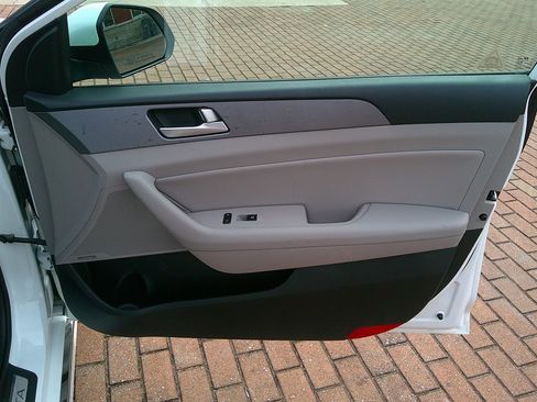 Used 2017 Hyundai Sonata Plug-IN Hybrid image 17