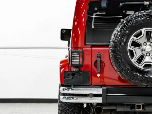 Used 2013 Jeep Wrangler Rubicon w/ Dual Top Group AWD/4WD image 39
