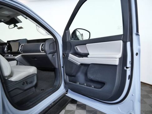 Certified 2025 Ford Expedition Active AWD/4WD image 10