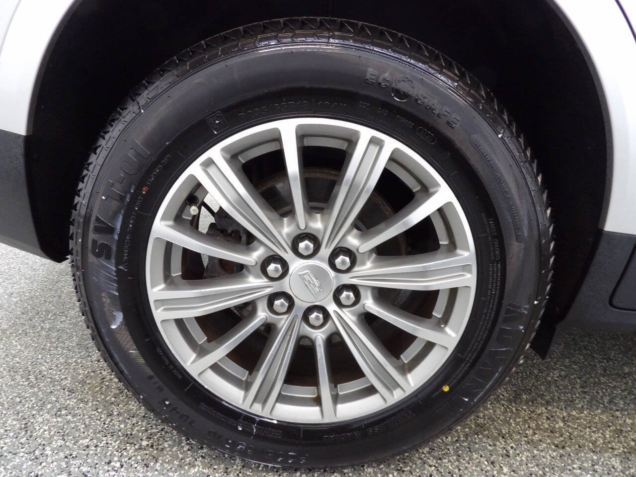 Used 2017 Cadillac XT5 Luxury w/ Driver Awareness Package AWD/4WD image 21