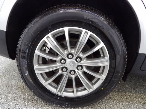 Used 2017 Cadillac XT5 Luxury w/ Driver Awareness Package AWD/4WD image 21
