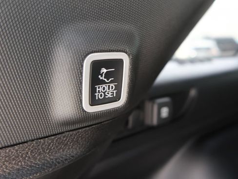 Used 2025 Jeep Grand Cherokee Altitude AWD/4WD image 16