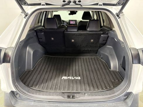 Used 2020 Toyota RAV4 XLE Premium image 19