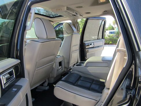 Used 2010 Lincoln Navigator 2WD image 11