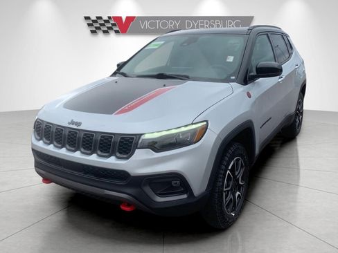 Used 2025 Jeep Compass Trailhawk w/ Trailhawk Elite Group image 4