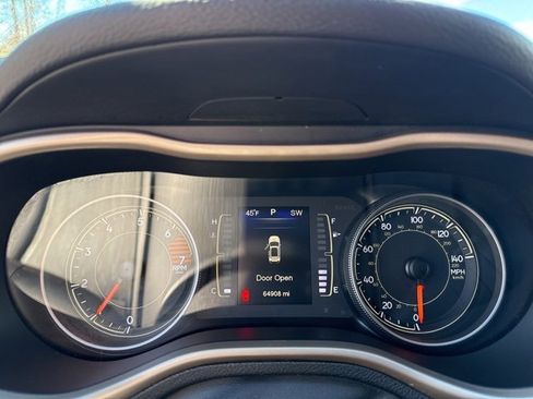 Used 2016 Jeep Cherokee Latitude w/ Cold Weather Group image 14