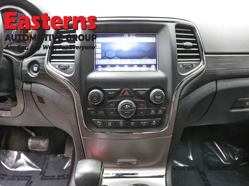 Used 2021 Jeep Grand Cherokee Laredo w/ Security & Convenience Group AWD/4WD image 12