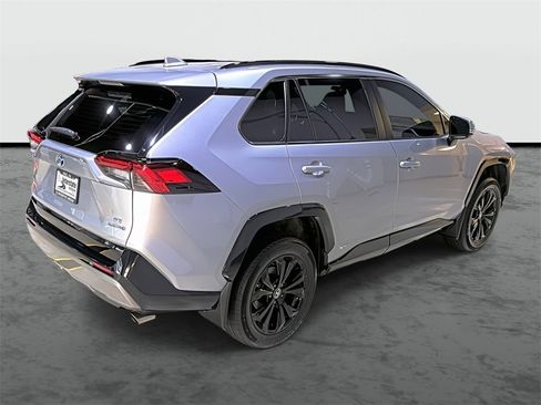Used 2023 Toyota RAV4 SE image 4