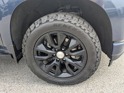 Used 2020 Chevrolet Silverado 1500 Custom w/ Custom Value Package AWD/4WD image 9