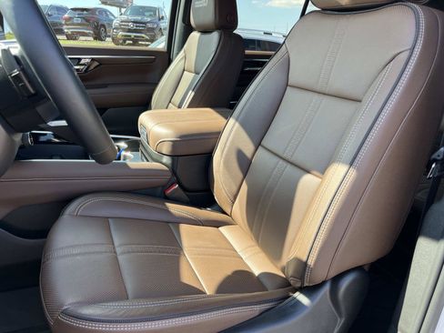 Used 2025 Chevrolet Tahoe High Country RWD image 28