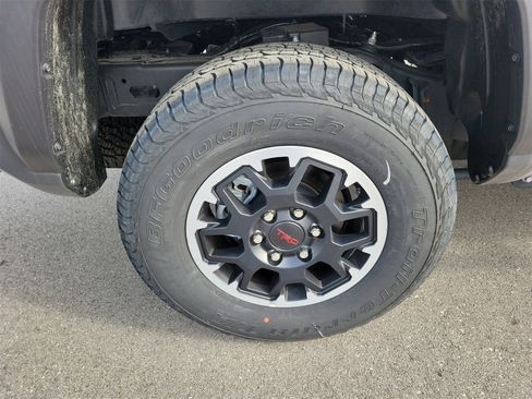 Used 2025 Toyota Tacoma TRD Off-Road image 5