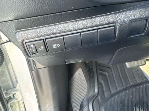 Used 2021 Toyota Corolla LE FWD image 14