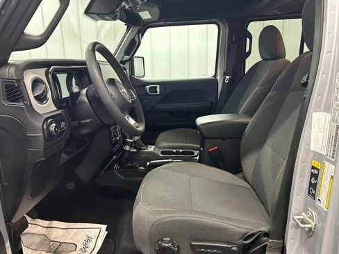Used 2024 Jeep Wrangler Sahara image 7