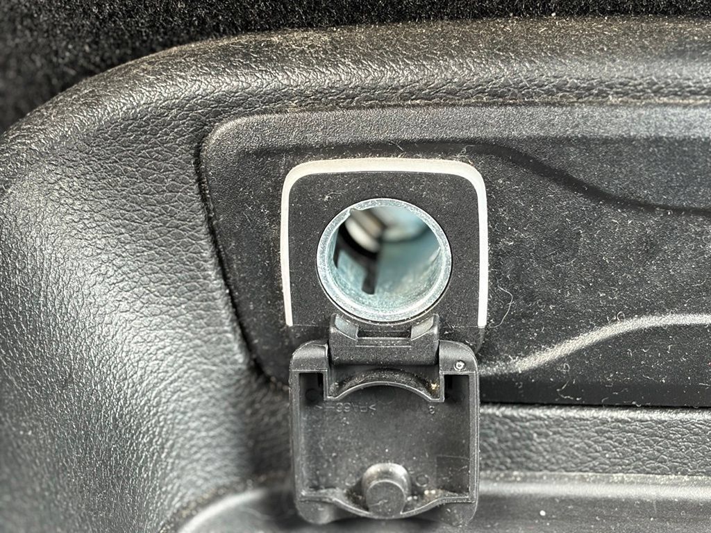 Certified 2025 Chrysler Pacifica Select FWD image 29