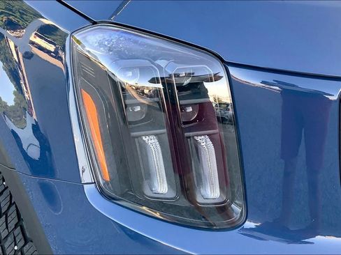 Used 2025 Kia Telluride AWD image 25