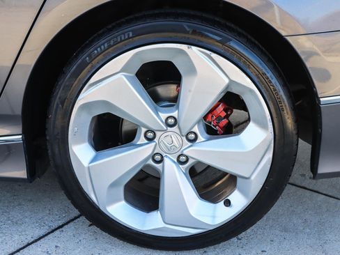 Used 2018 Honda Accord Touring image 24