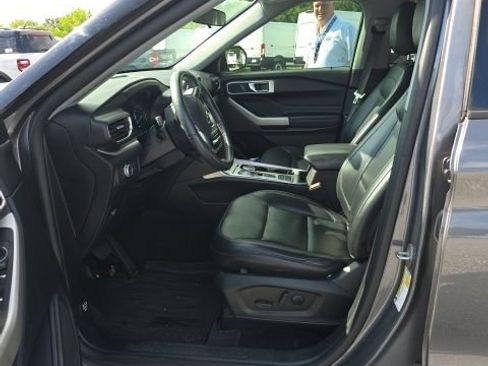 Certified 2021 Ford Explorer XLT w/ Equipment Group 202A RWD image 7