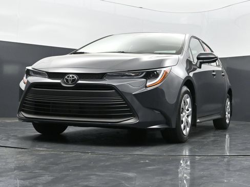 Used 2026 Toyota Corolla LE FWD image 35