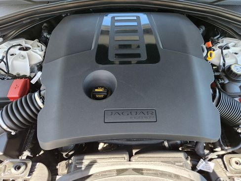 Certified 2024 Jaguar F-PACE R-Dynamic S image 9