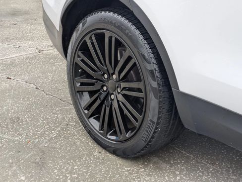 Used 2018 Land Rover Discovery HSE AWD/4WD image 6