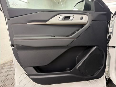 New 2026 Ford Explorer Active w/ Active Comfort Package RWD image 16