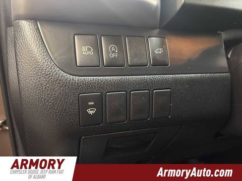 Used 2019 Toyota Highlander XLE image 11