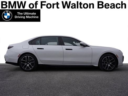 New 2024 BMW i7 xDrive60 image 34