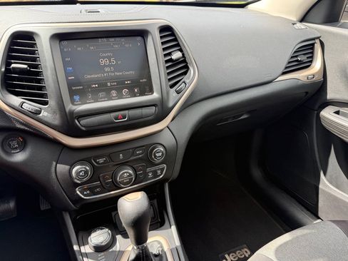 Used 2014 Jeep Cherokee Latitude w/ Comfort/Convenience Group AWD/4WD image 13