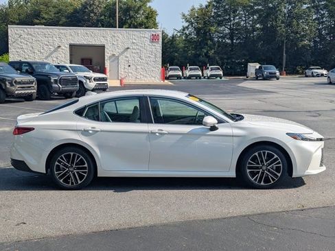 Used 2026 Toyota Camry XLE FWD image 8