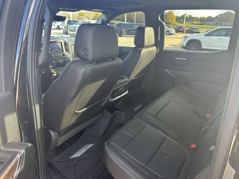 Used 2019 Chevrolet Silverado 1500 High Country w/ Technology Package image 13