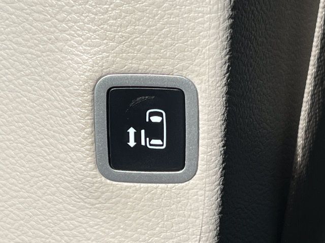 Used 2024 Chrysler Pacifica Touring-L w/ Road Tripper Package FWD image 37