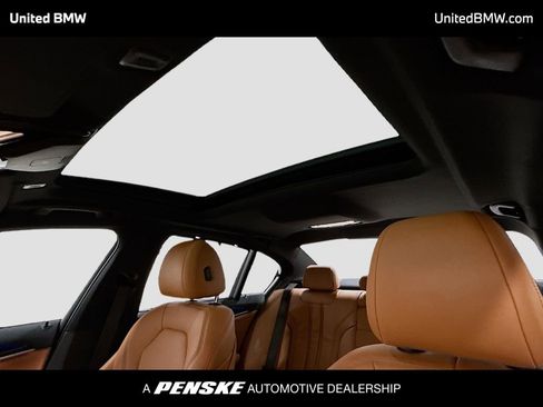 Used 2019 BMW 530e w/ Premium Package image 12
