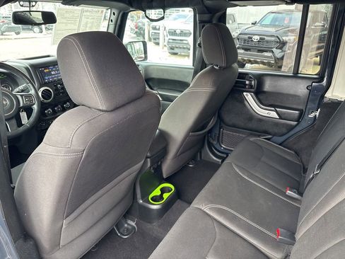 Used 2017 Jeep Wrangler Unlimited Sahara w/ Connectivity Group image 18