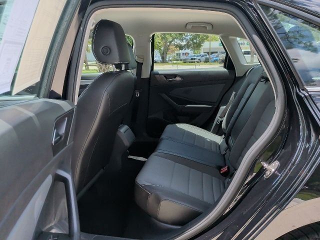 Used 2025 Volkswagen Jetta SE FWD image 16