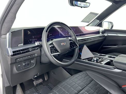Used 2025 Cadillac Escalade ESV Sport Platinum image 10