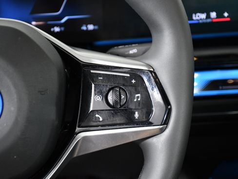 Used 2025 BMW i5 eDrive40i image 13