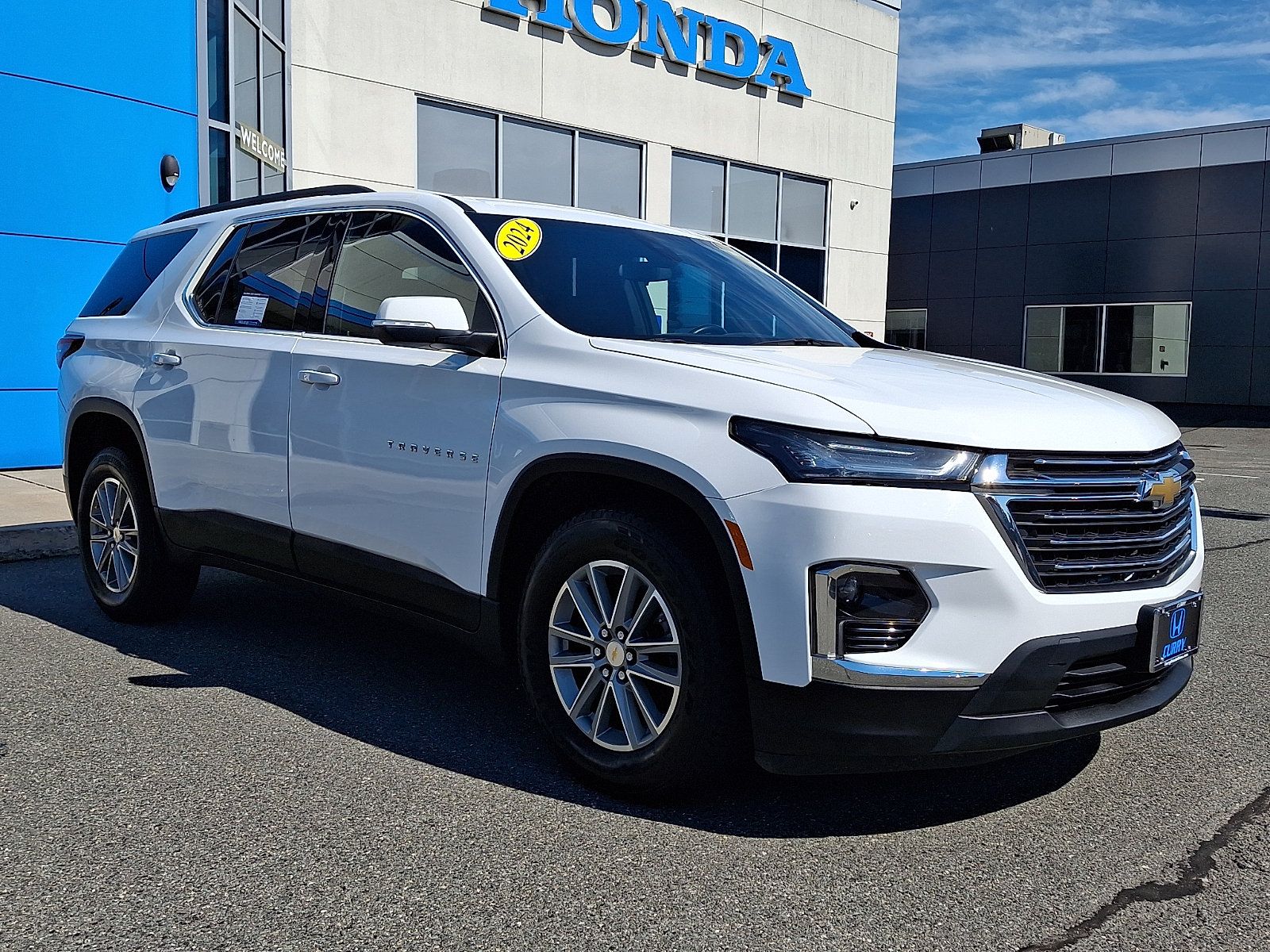 Used 2023 Chevrolet Traverse LT AWD/4WD image 3