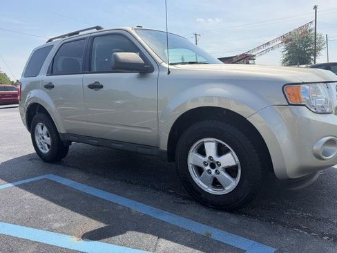 Used 2010 Ford Escape XLT AWD/4WD image 34
