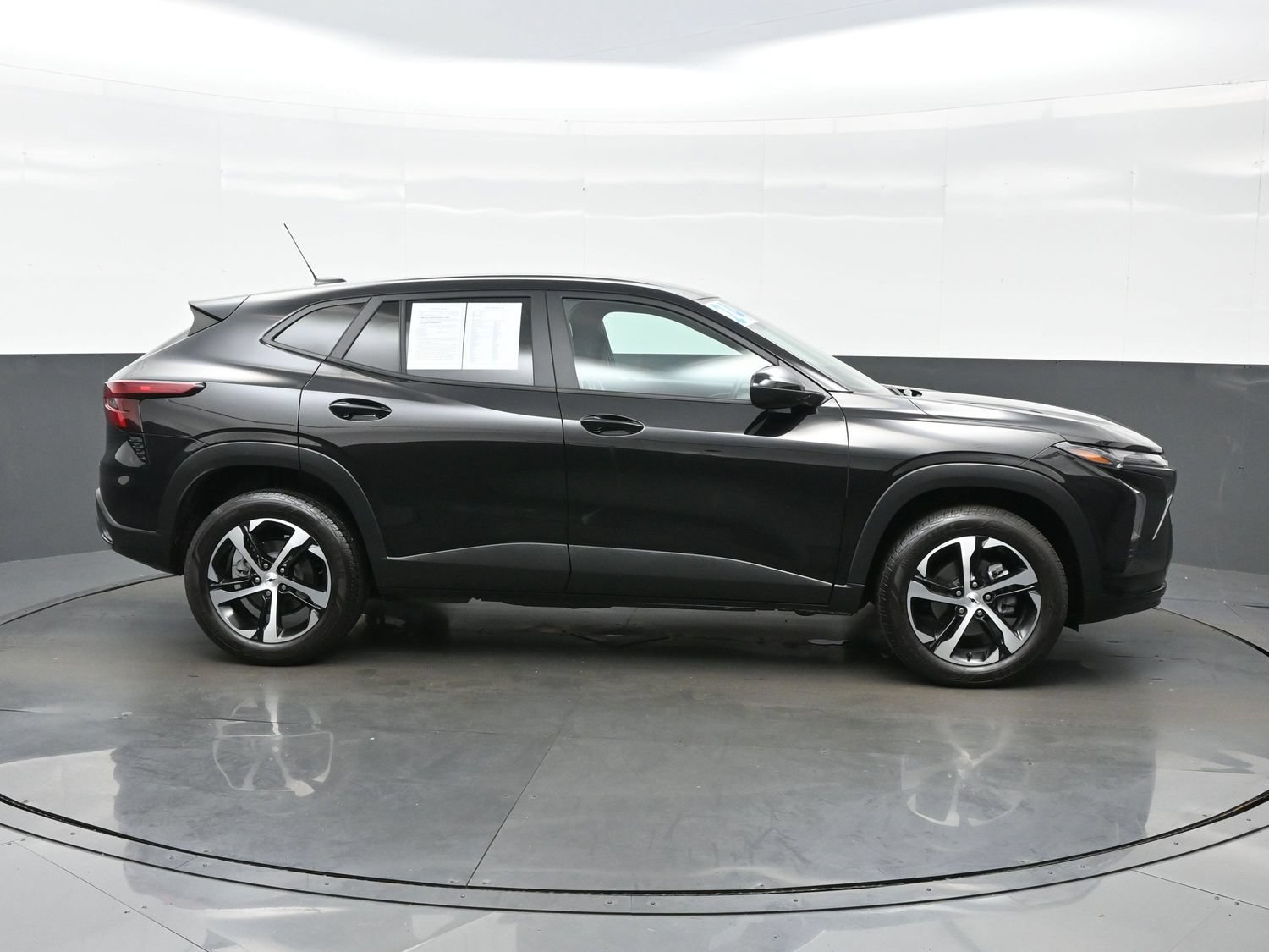 Used 2024 Chevrolet Trax RS w/ Driver Confidence Package FWD image 10