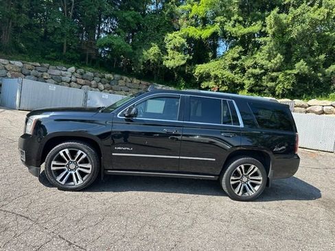 Used 2018 GMC Yukon Denali w/ Denali Ultimate Package AWD/4WD image 2