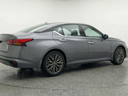 Used 2025 Nissan Altima 2.5 SV FWD image 9