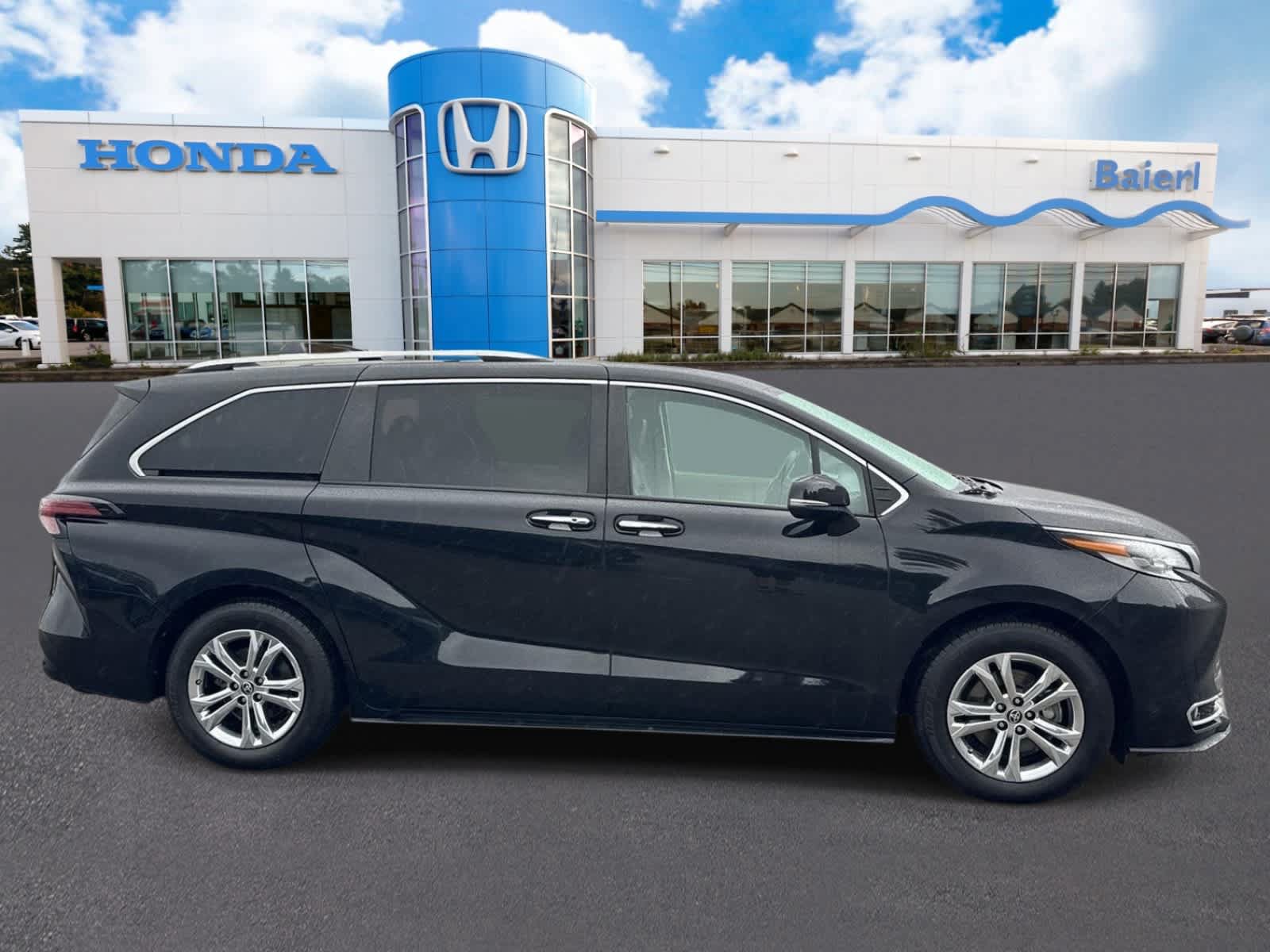 Used 2022 Toyota Sienna Platinum AWD/4WD image 6