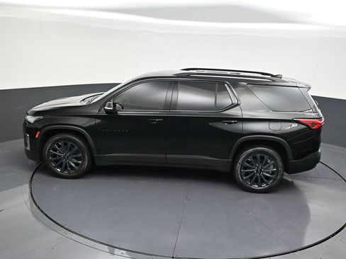 Used 2023 Chevrolet Traverse RS FWD image 17