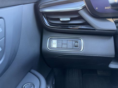 Used 2025 Buick Enclave Sport Touring image 12