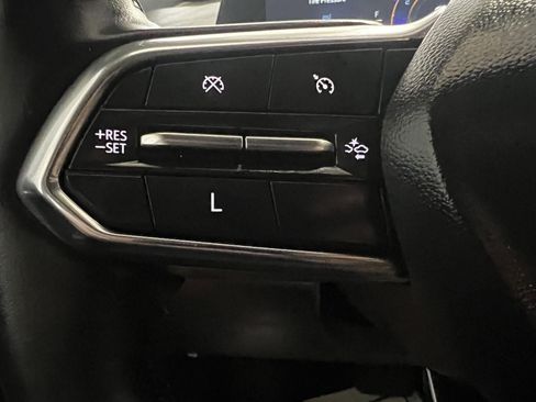 Used 2025 Chevrolet Equinox LT FWD image 11