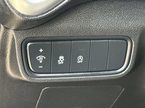 Used 2025 Kia Soul LX w/ LX Technology Package FWD image 20