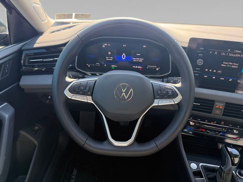 Used 2025 Volkswagen Jetta SE image 12