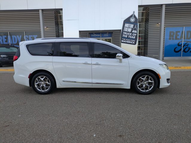 Used 2018 Chrysler Pacifica Limited FWD image 4